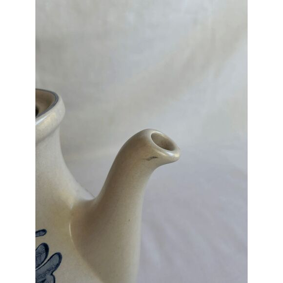 Pfaltzgraff Yorktowne Pottery Coffee/Tea Pot White & Blue No Lid - Picture 5 of 7